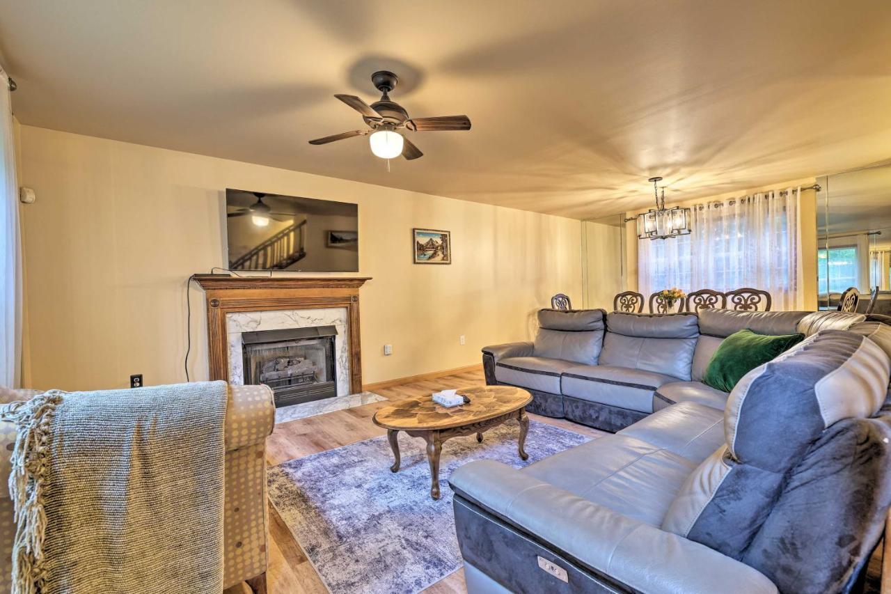 Spacious Tobyhanna Home With Lake Access And Fire Pit! Luaran gambar