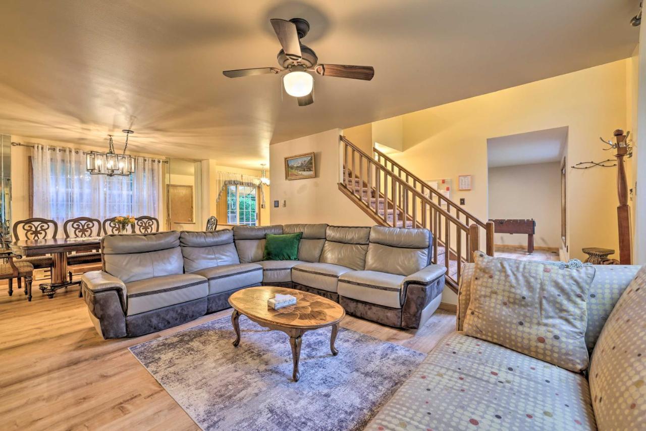 Spacious Tobyhanna Home With Lake Access And Fire Pit! Luaran gambar