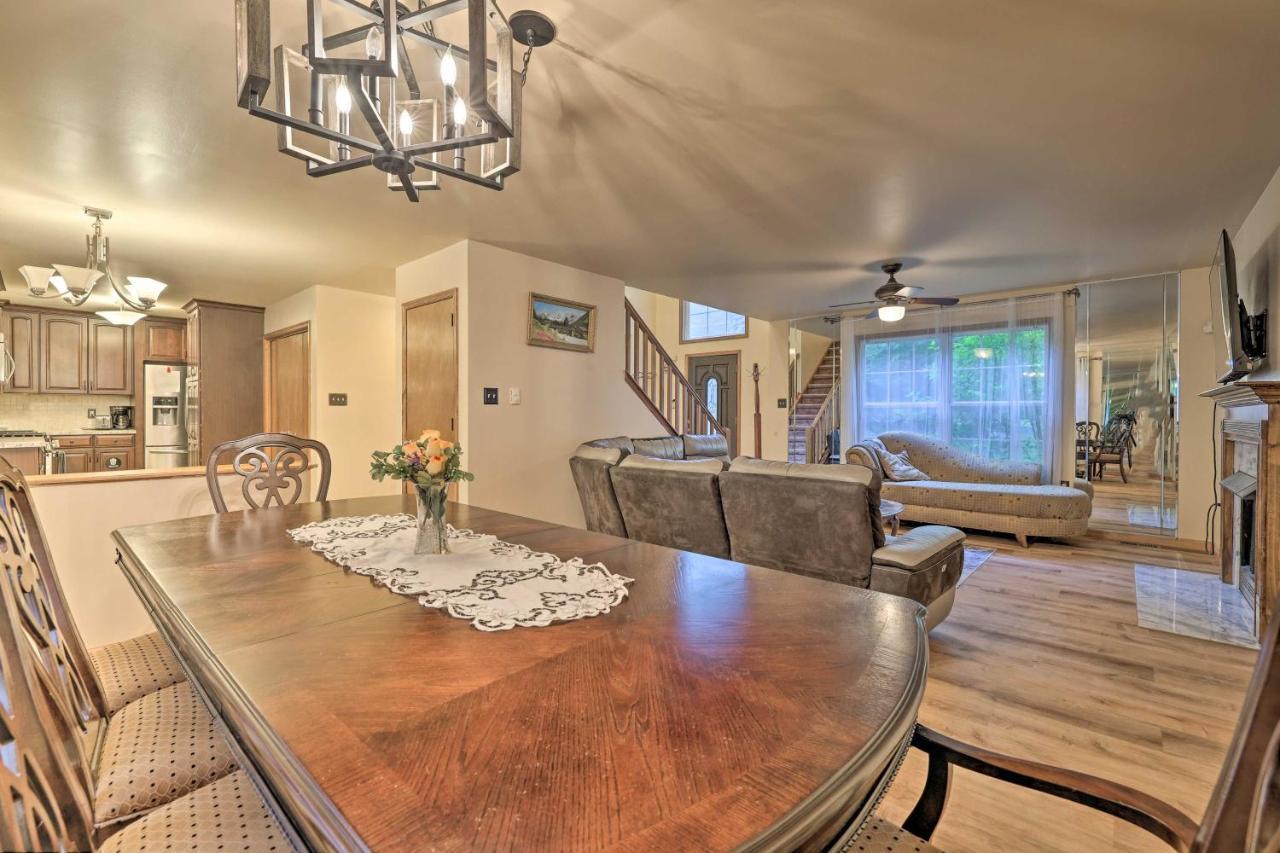 Spacious Tobyhanna Home With Lake Access And Fire Pit! Luaran gambar
