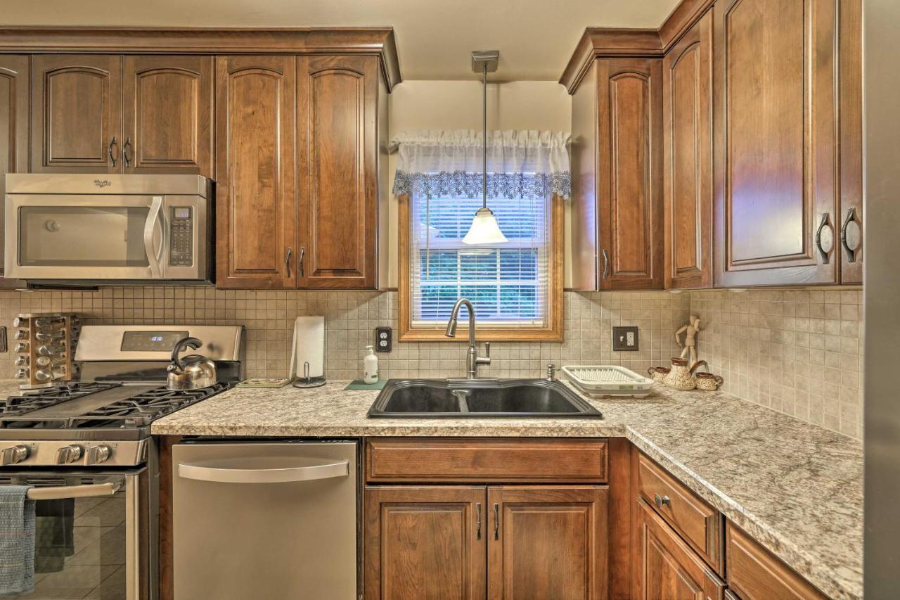 Spacious Tobyhanna Home With Lake Access And Fire Pit! Luaran gambar