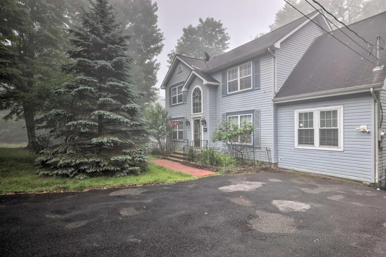 Spacious Tobyhanna Home With Lake Access And Fire Pit! Luaran gambar