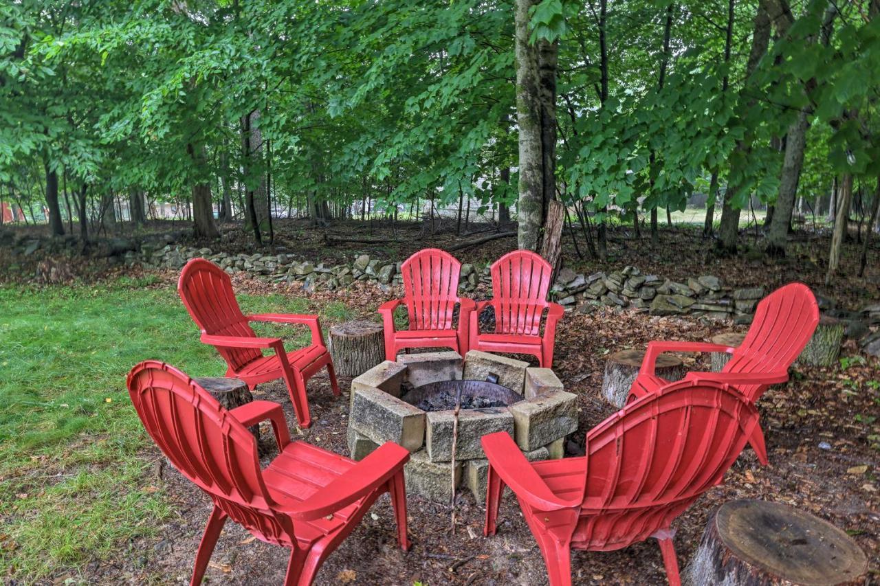 Spacious Tobyhanna Home With Lake Access And Fire Pit! Luaran gambar