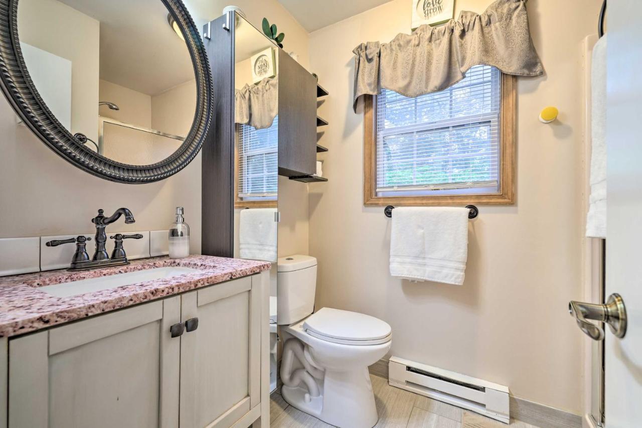 Spacious Tobyhanna Home With Lake Access And Fire Pit! Luaran gambar