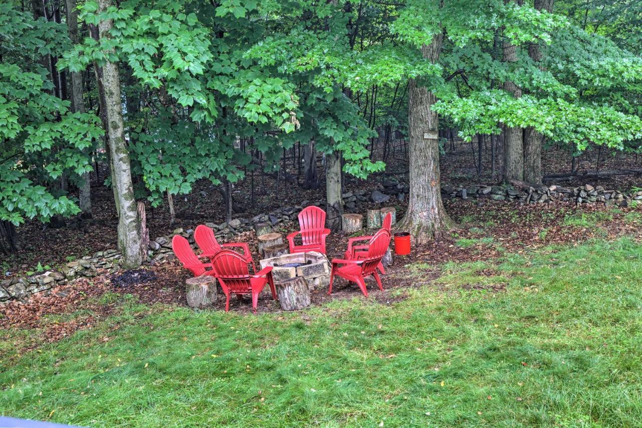 Spacious Tobyhanna Home With Lake Access And Fire Pit! Luaran gambar